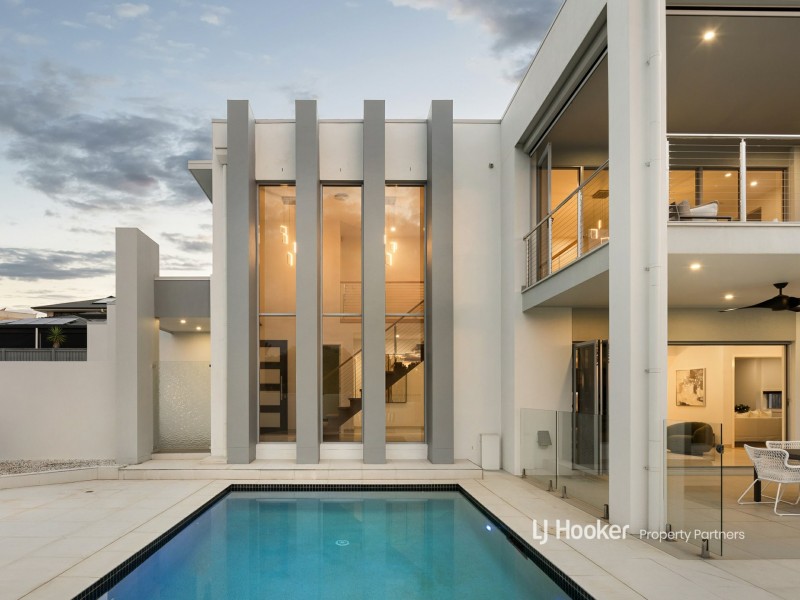 13 Skyline Crescent, Carindale QLD 4152