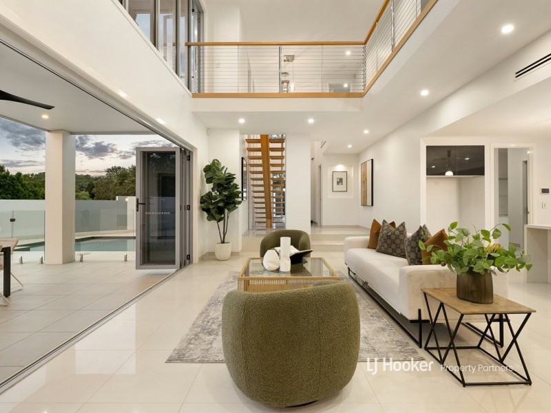 13 Skyline Crescent, Carindale QLD 4152