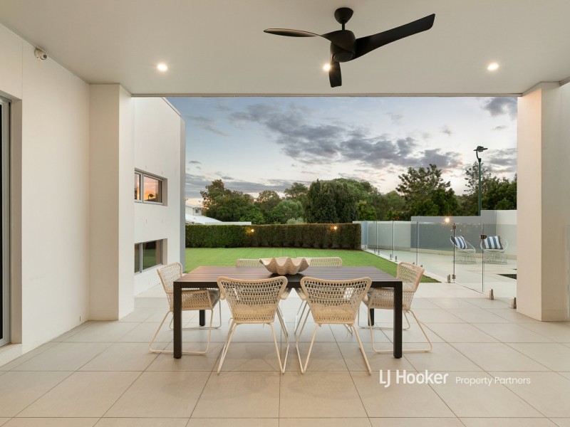 13 Skyline Crescent, Carindale QLD 4152