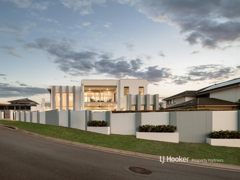 13 Skyline Crescent, Carindale QLD 4152