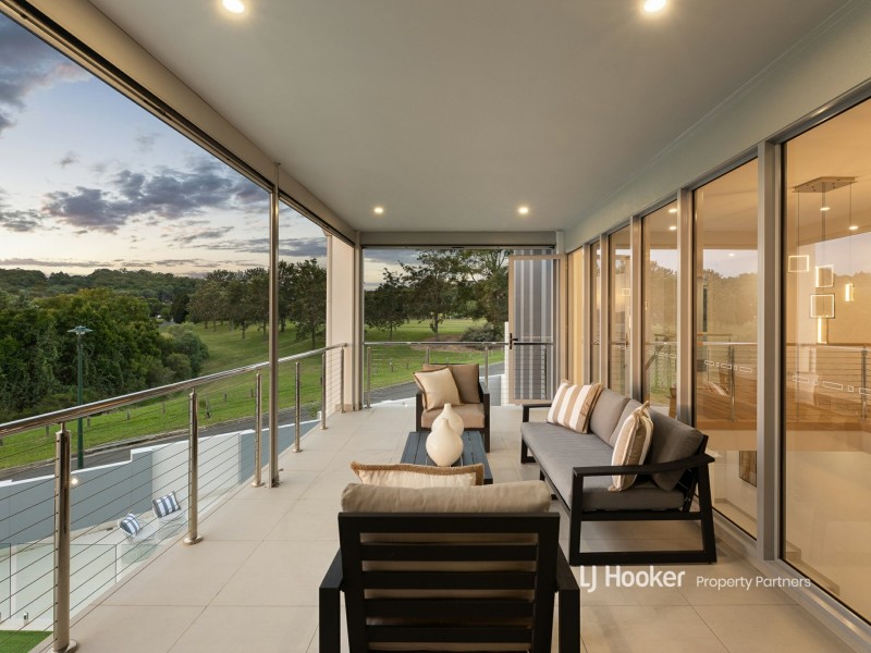 13 Skyline Crescent, Carindale QLD 4152