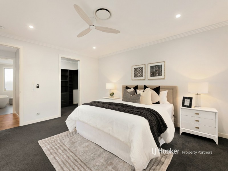 13 Skyline Crescent, Carindale QLD 4152