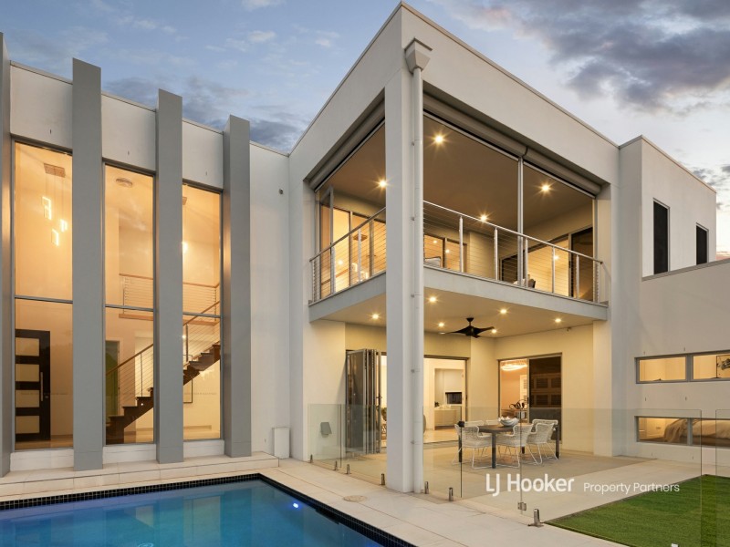 13 Skyline Crescent, Carindale QLD 4152