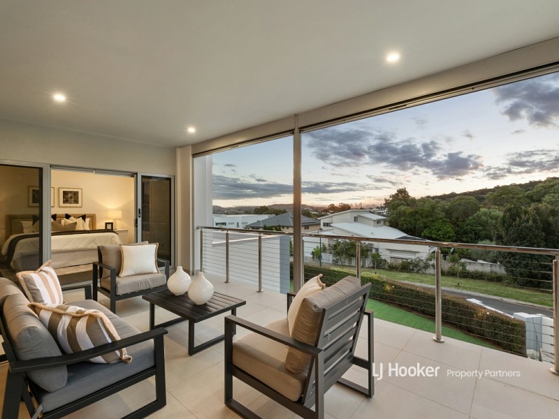 13 Skyline Crescent, Carindale QLD 4152