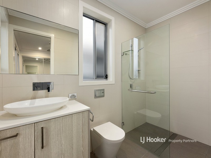 13 Skyline Crescent, Carindale QLD 4152