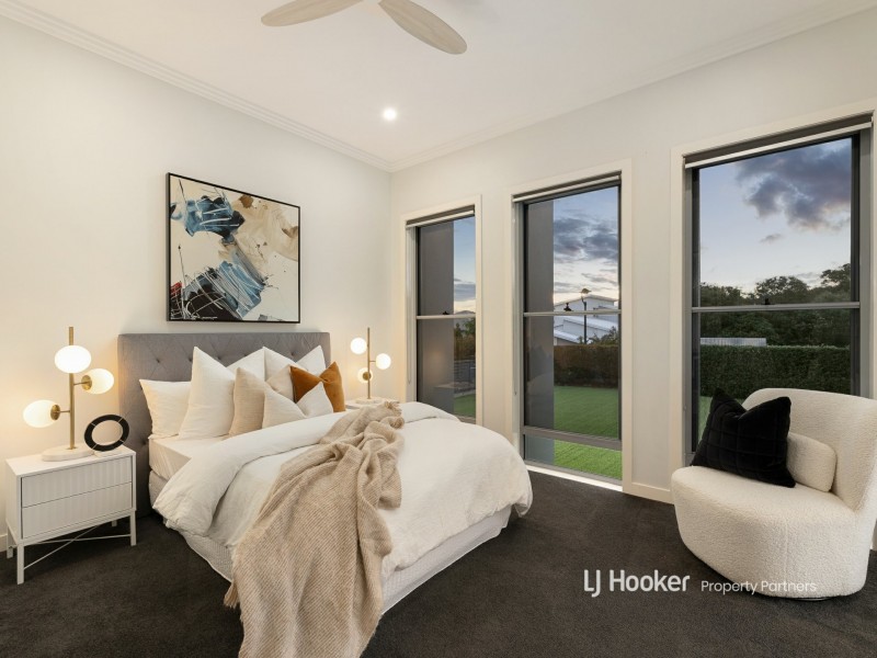 13 Skyline Crescent, Carindale QLD 4152