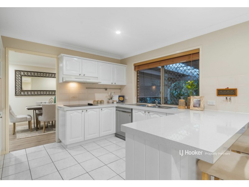 42 Bannockburn Crescent, Parkinson QLD 4115