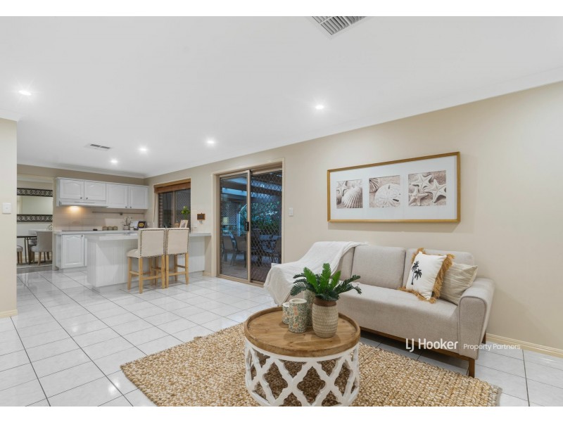 42 Bannockburn Crescent, Parkinson QLD 4115