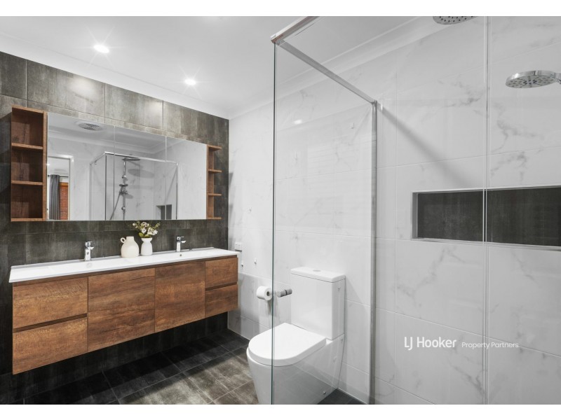 42 Bannockburn Crescent, Parkinson QLD 4115