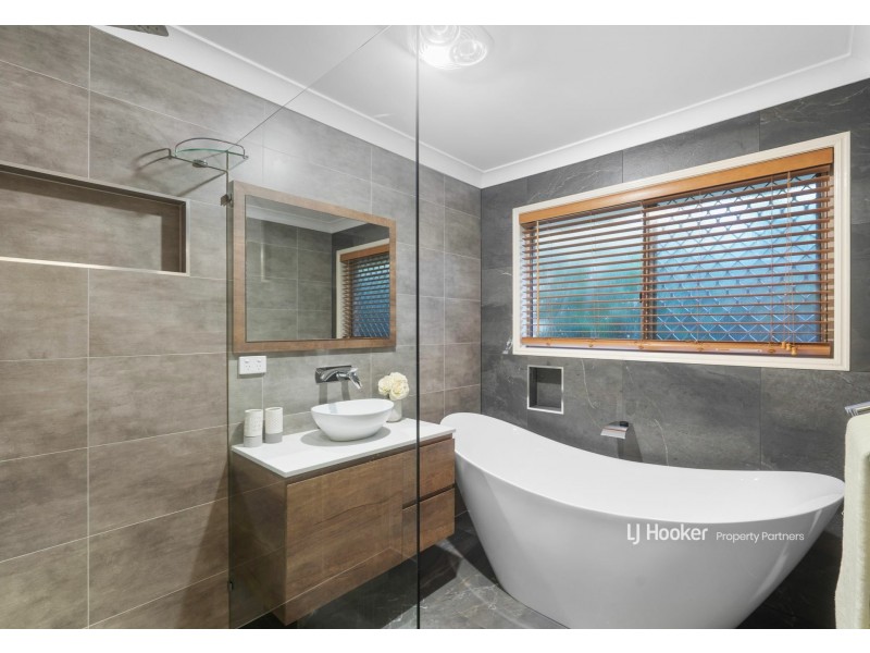 42 Bannockburn Crescent, Parkinson QLD 4115