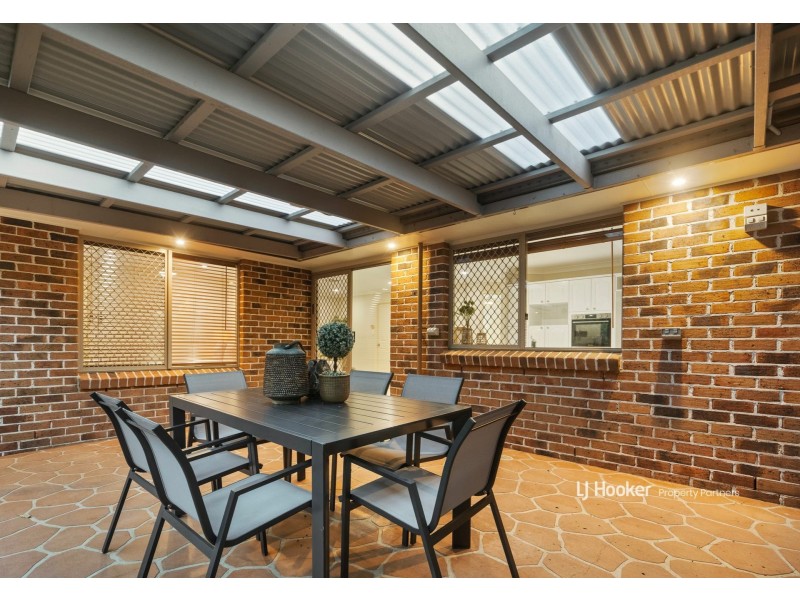 42 Bannockburn Crescent, Parkinson QLD 4115