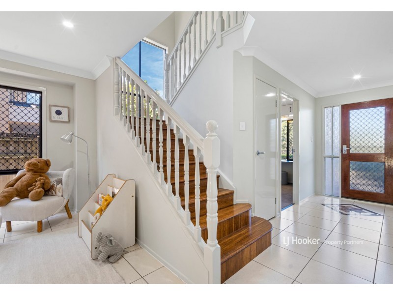 7 Caravonica Court, Calamvale QLD 4116