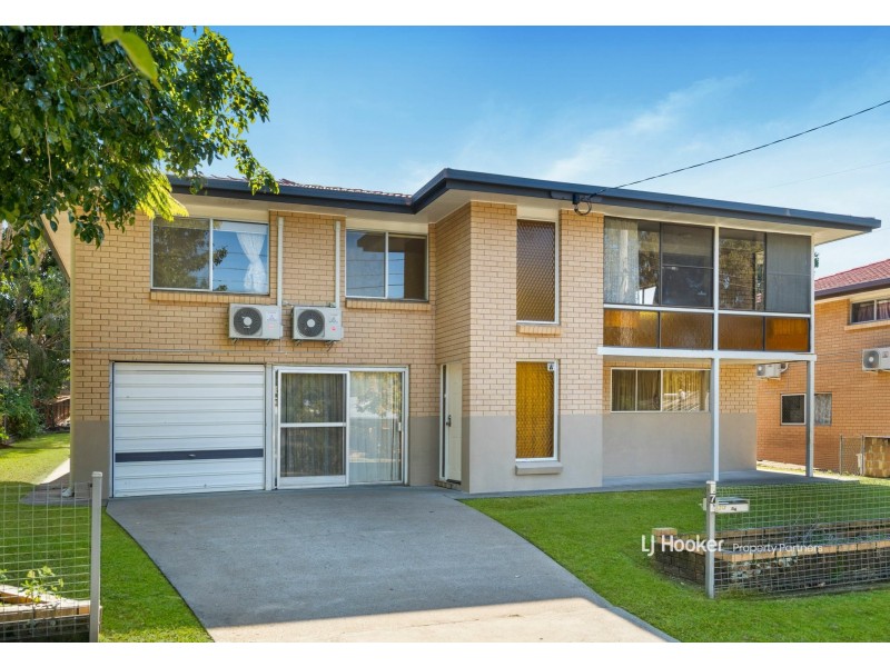 272 Broadwater Road, Mansfield QLD 4122