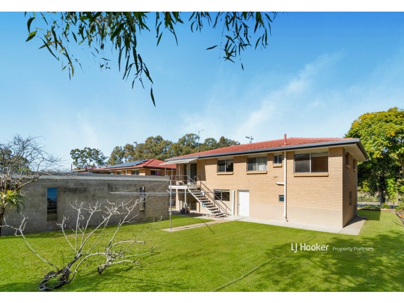 272 Broadwater Road, Mansfield QLD 4122