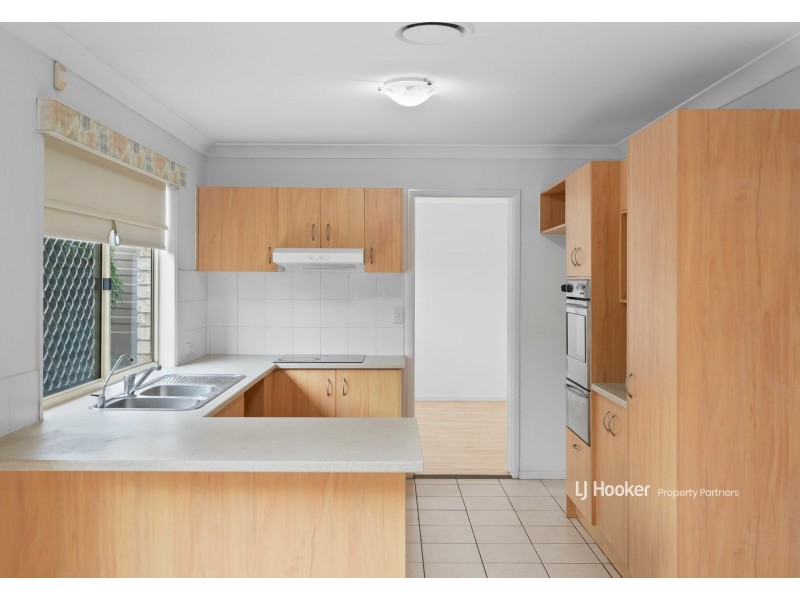 8 Jade Close, Robertson QLD 4109