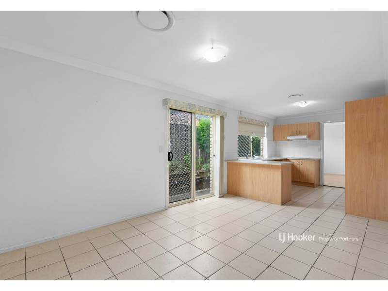 8 Jade Close, Robertson QLD 4109