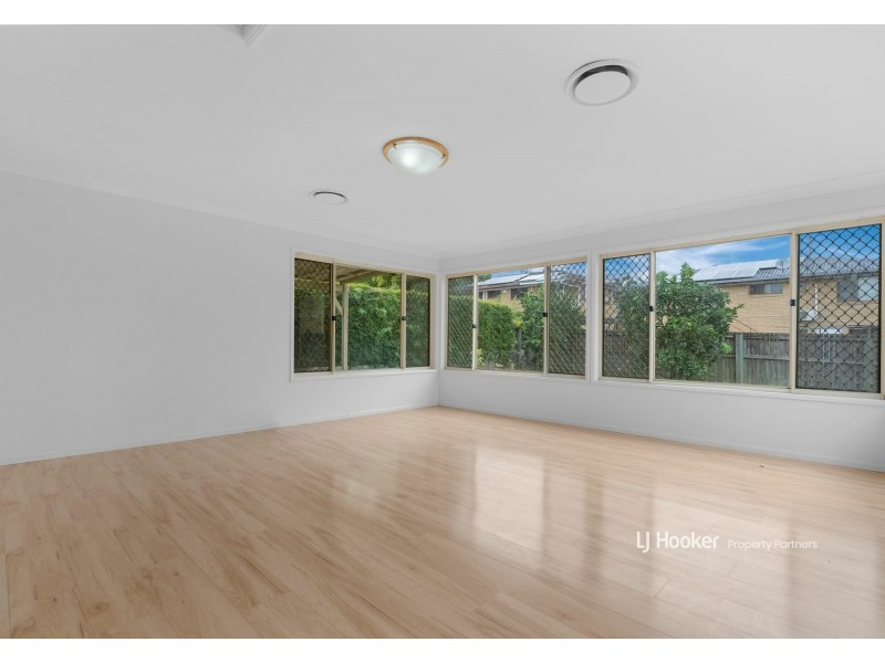 8 Jade Close, Robertson QLD 4109