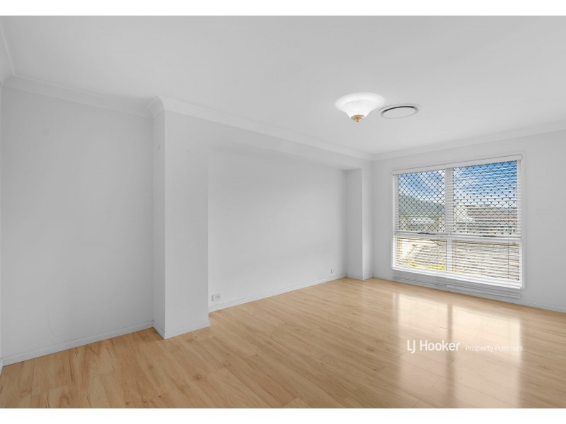 8 Jade Close, Robertson QLD 4109