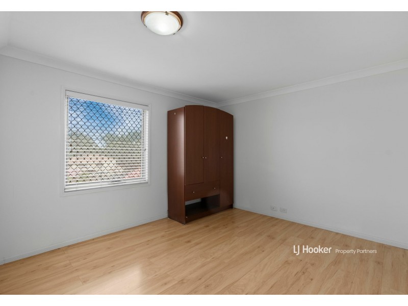 8 Jade Close, Robertson QLD 4109