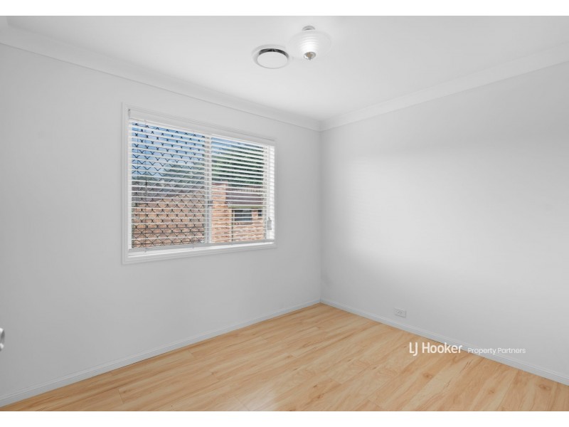 8 Jade Close, Robertson QLD 4109