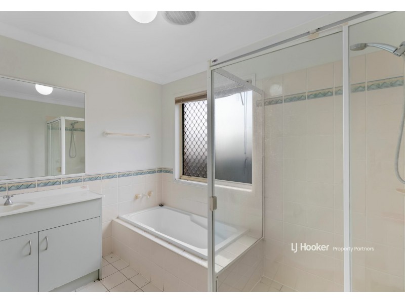 8 Jade Close, Robertson QLD 4109