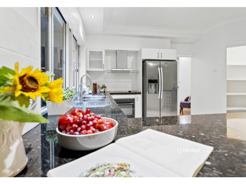 22 Avonlea Place, Eight Mile Plains QLD 4113