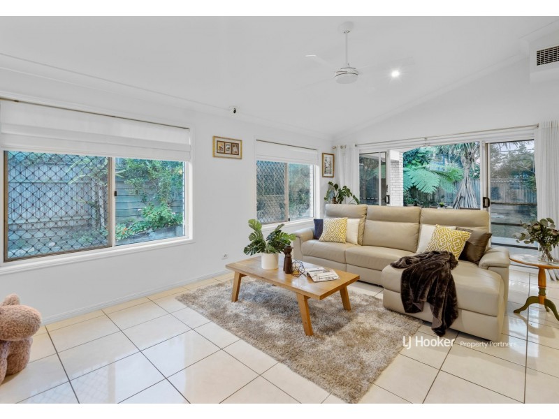 22 Avonlea Place, Eight Mile Plains QLD 4113