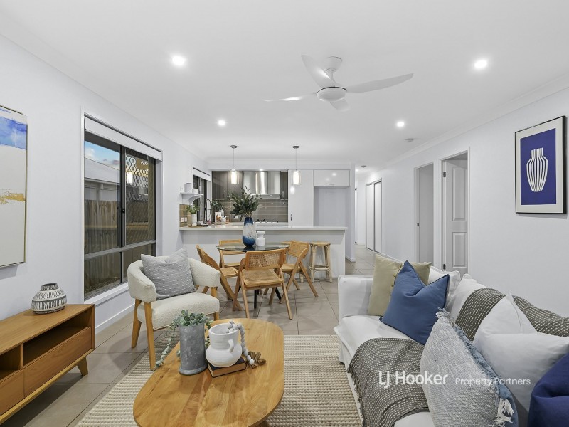 15 Weedbrook Street, Park Ridge QLD 4125