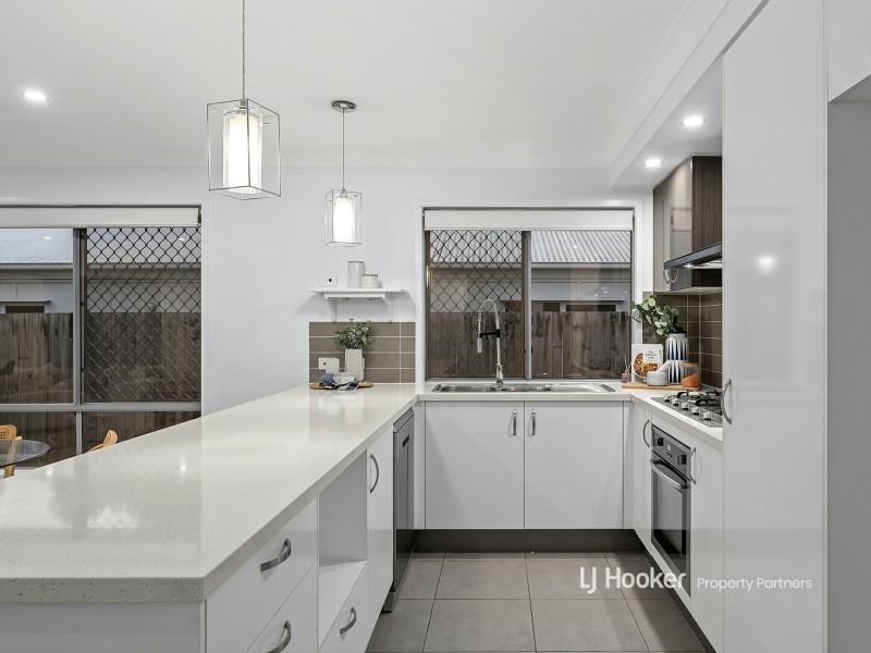 15 Weedbrook Street, Park Ridge QLD 4125