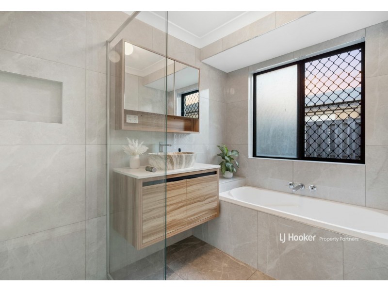 10 Mimosa Street, Parkinson QLD 4115