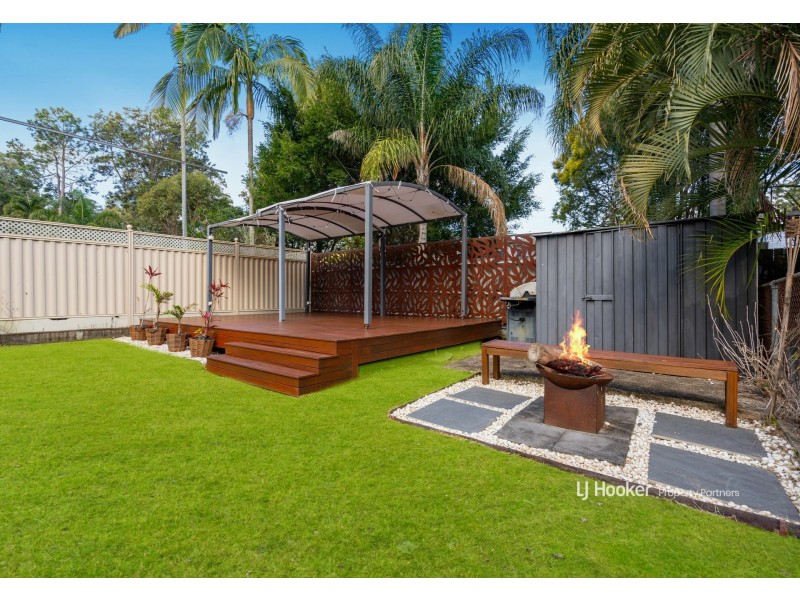 64 Dobbs Street, Holland Park West QLD 4121