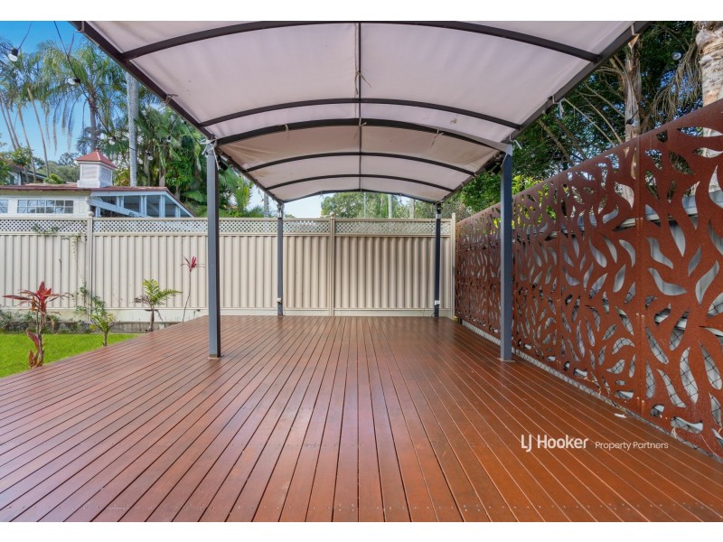 64 Dobbs Street, Holland Park West QLD 4121