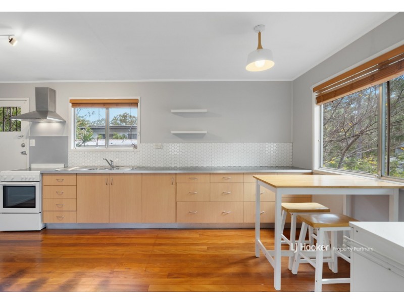 64 Dobbs Street, Holland Park West QLD 4121