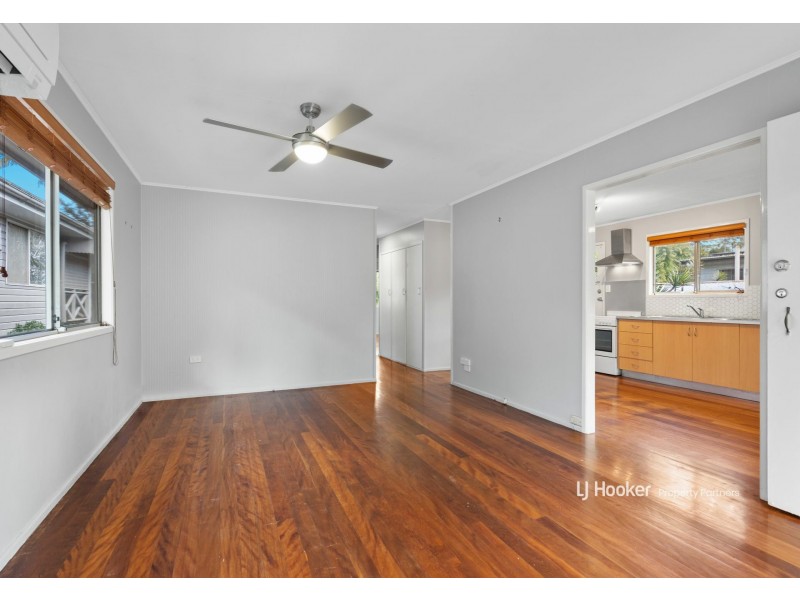 64 Dobbs Street, Holland Park West QLD 4121