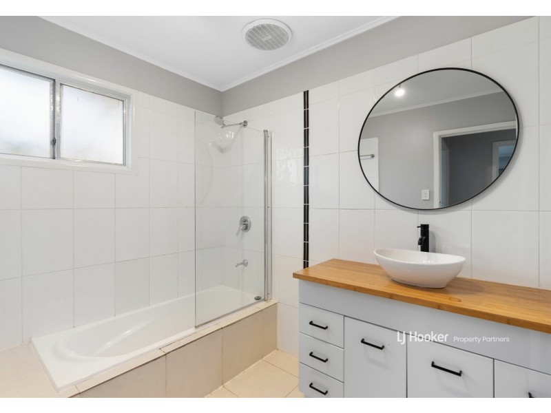 64 Dobbs Street, Holland Park West QLD 4121