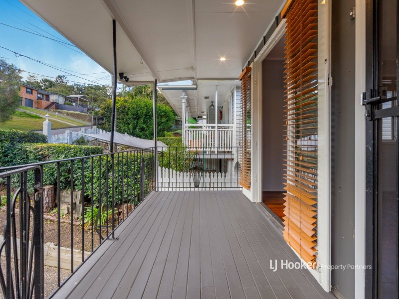 64 Dobbs Street, Holland Park West QLD 4121