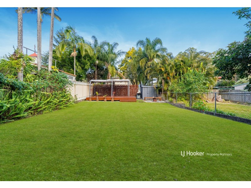 64 Dobbs Street, Holland Park West QLD 4121