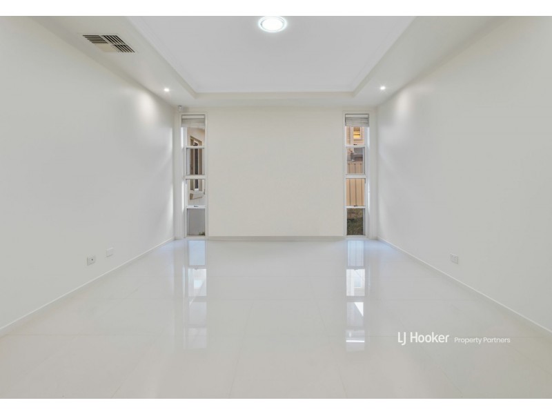 8 Golden Place, Robertson QLD 4109