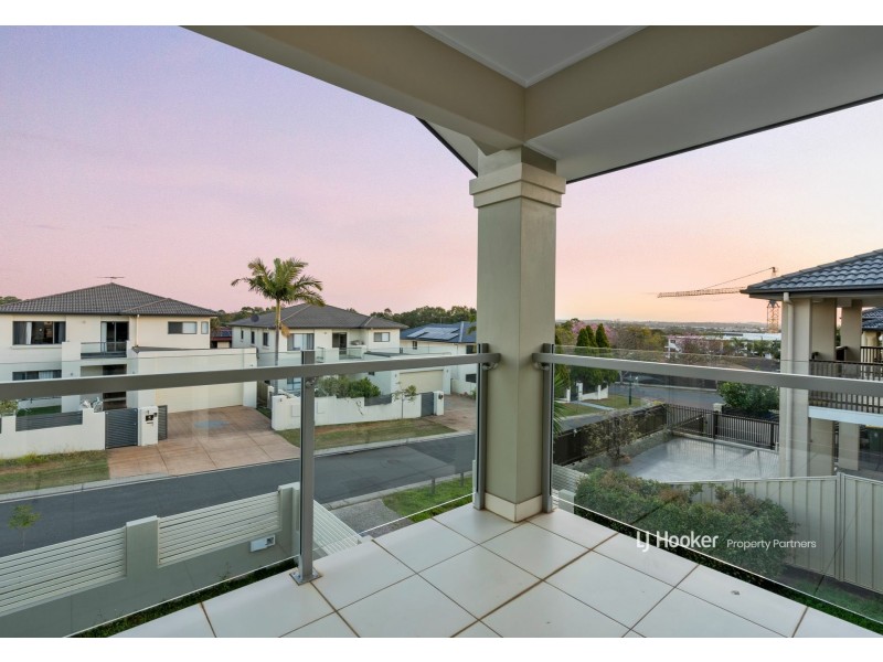 8 Golden Place, Robertson QLD 4109