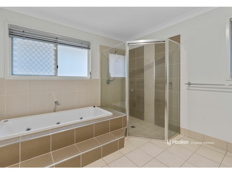 8 Golden Place, Robertson QLD 4109