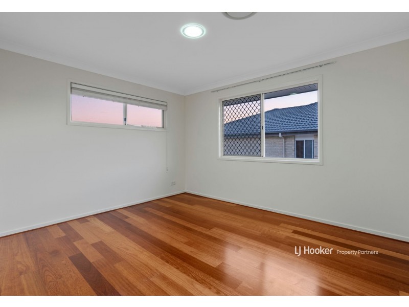 8 Golden Place, Robertson QLD 4109