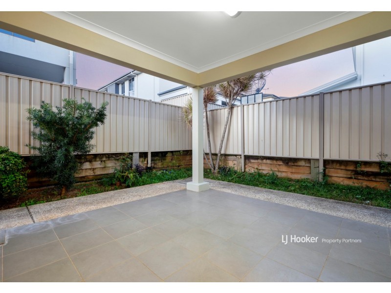 8 Golden Place, Robertson QLD 4109