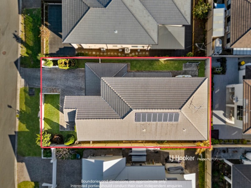 8 Golden Place, Robertson QLD 4109