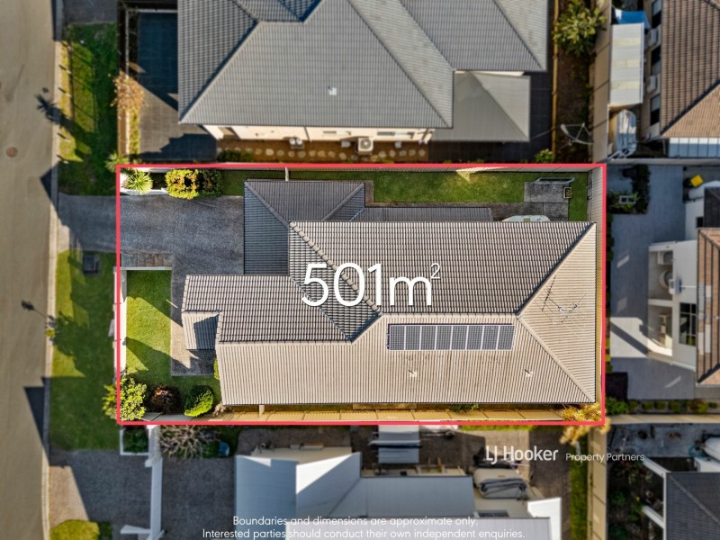 8 Golden Place, Robertson QLD 4109