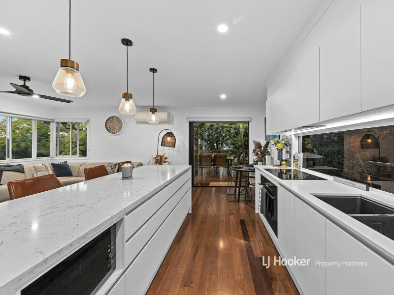 17 Biplex Street, Mansfield QLD 4122