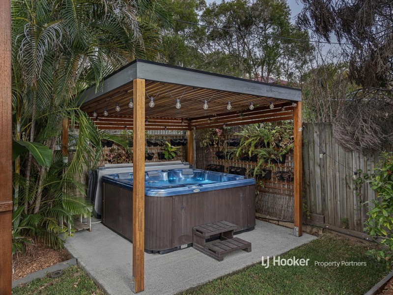 17 Biplex Street, Mansfield QLD 4122