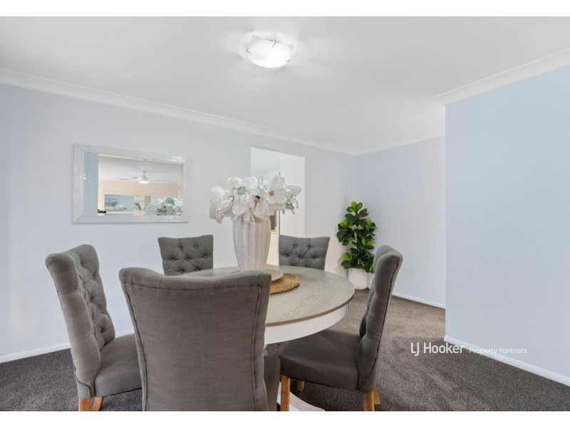 52 Swan Lake Crescent, Calamvale QLD 4116