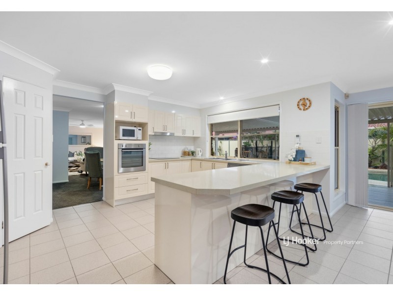 52 Swan Lake Crescent, Calamvale QLD 4116