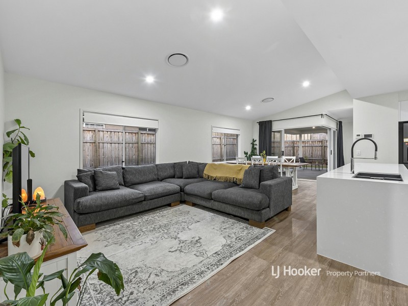 37 Davidson Circuit, Park Ridge QLD 4125