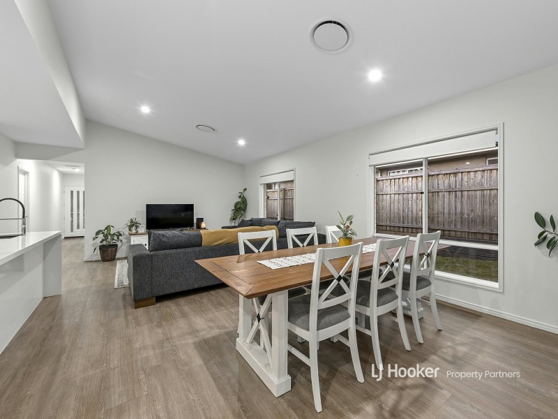 37 Davidson Circuit, Park Ridge QLD 4125